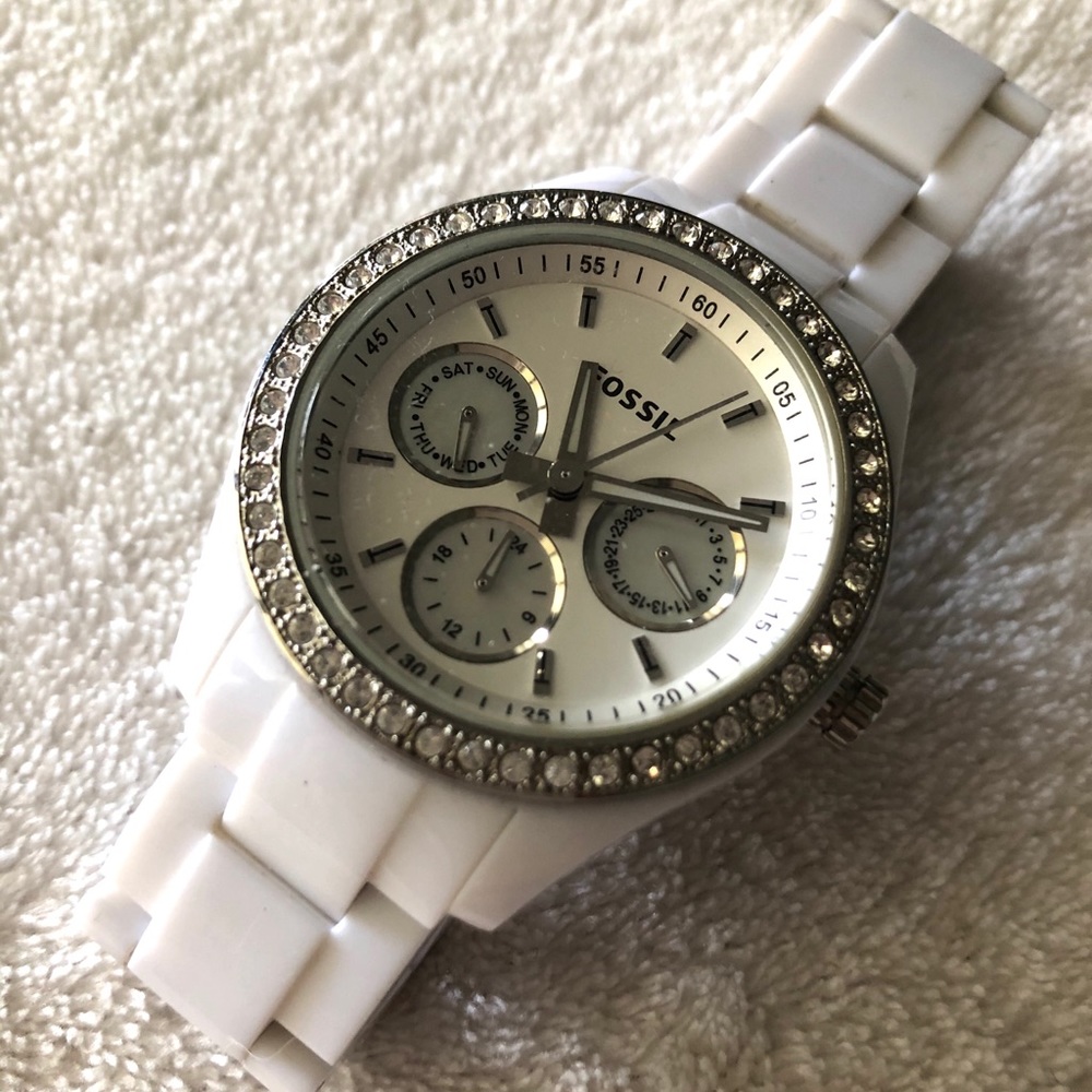 Fossil women’s watch: White ceramic with gems